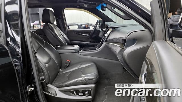 Cadillac Escalade 2019 — Photo 18/20