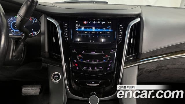 Cadillac Escalade 2019 — Photo 19/20