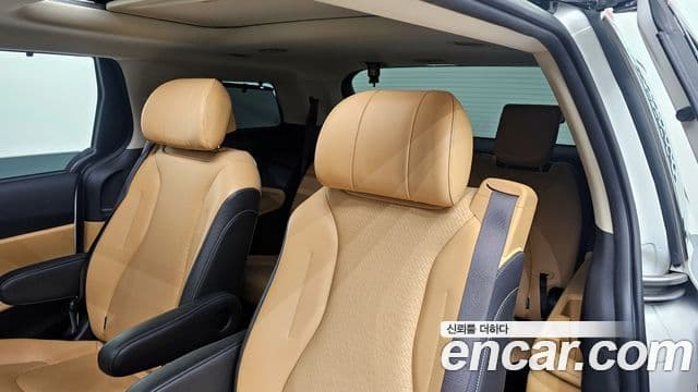 Kia Carnival 2022 — ფოტო 12/20