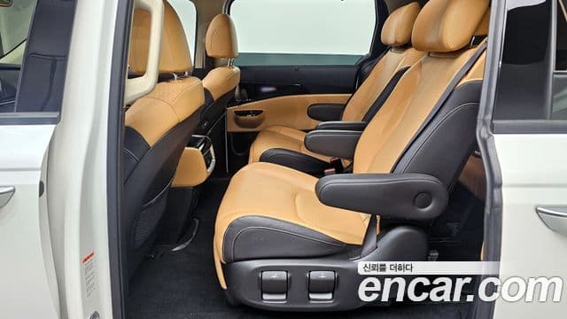 Kia Carnival 2022 — ფოტო 13/20