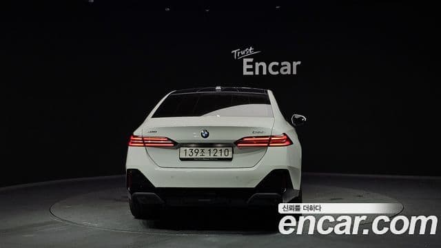 BMW 5 Series 2025 — ფოტო 8/20