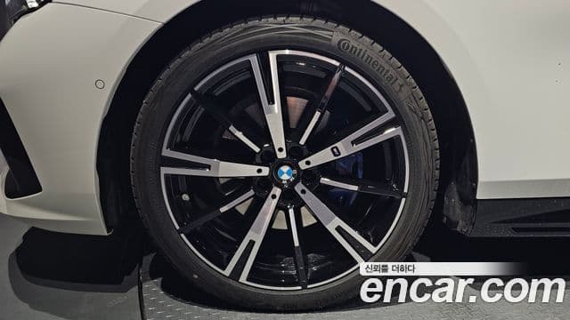 BMW 5 Series 2025 — ფოტო 13/20