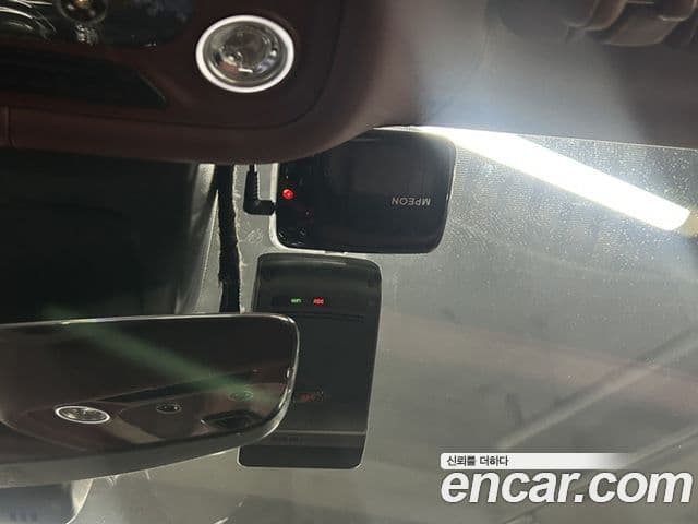 Bentley Bentayga 2020 — ფოტო 16/17