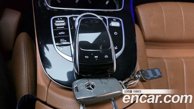 Mercedes-Benz E-Class 2020 — ფოტო 18/20