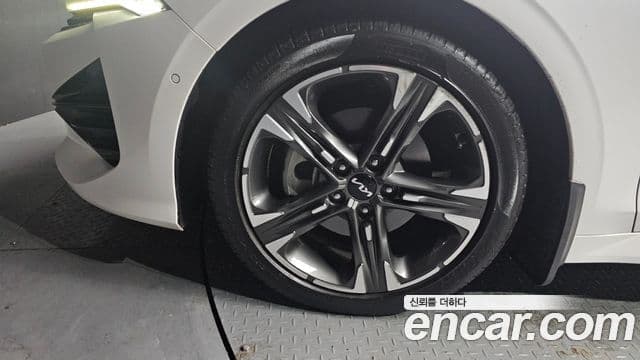 Kia K5 2023 — ფოტო 5/20
