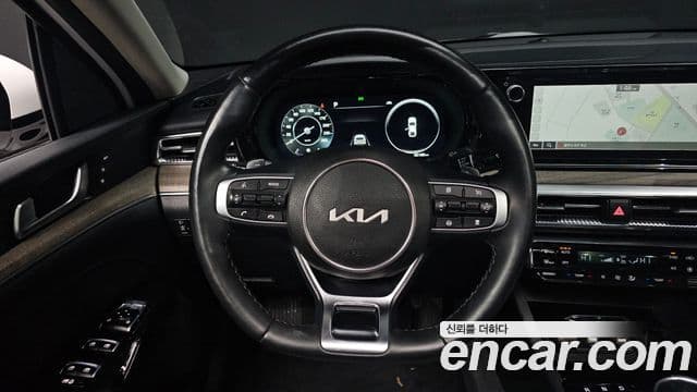 Kia K5 2023 — ფოტო 13/20