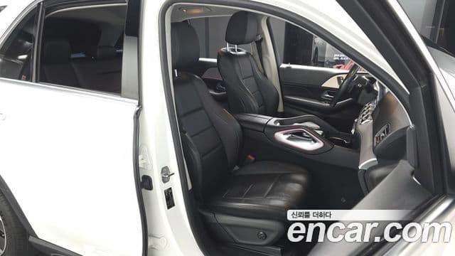 Mercedes-Benz GLE-Class 2019 — Фото 10/20