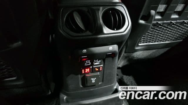 Jeep Wrangler 2020 — Şəkil 19/20