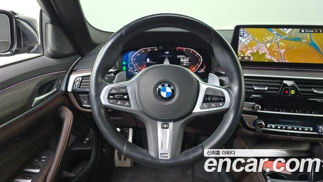 BMW 5 Series 2021 — ფოტო 13/20