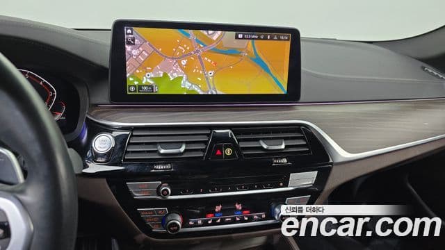 BMW 5 Series 2021 — ფოტო 14/20
