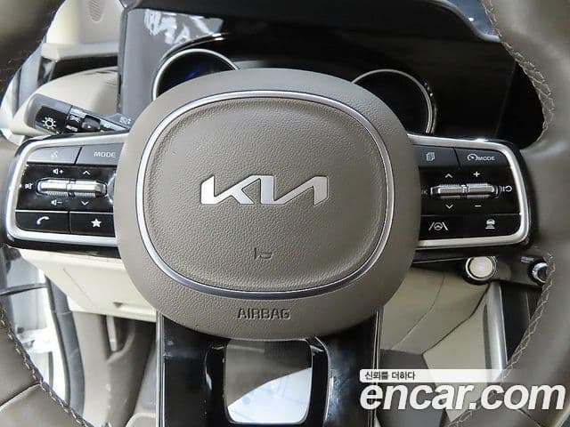Kia Carnival 2022 — фото 11 из 20