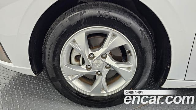 Hyundai The New Avante Hybrid 2021 — Photo 19/20
