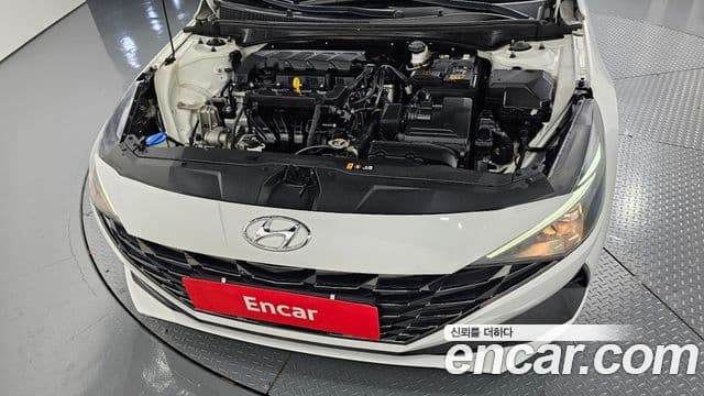 Hyundai The New Avante Hybrid 2021 — Photo 8/20