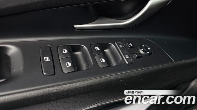 Hyundai The New Avante Hybrid 2021 — Photo 6/20