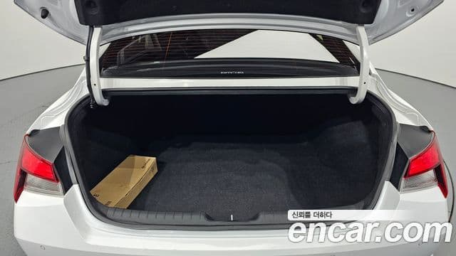 Hyundai The New Avante Hybrid 2021 — Photo 14/20