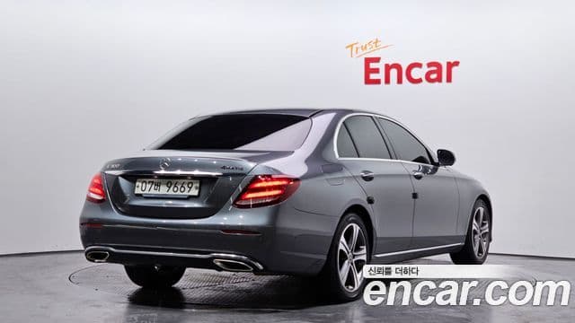 Mercedes-Benz E-Class 2018 — ფოტო 2/20