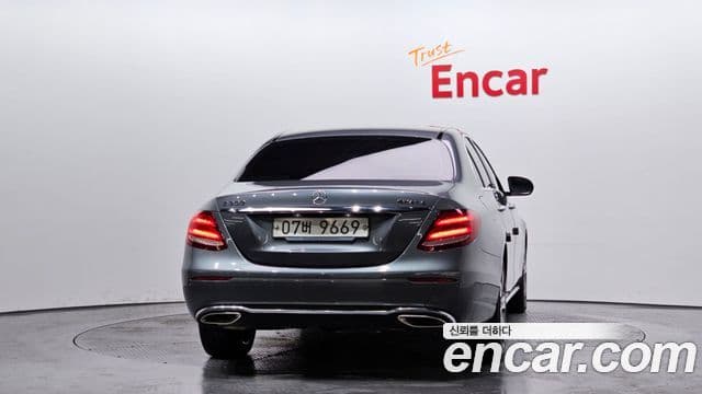 Mercedes-Benz E-Class 2018 — ფოტო 4/20