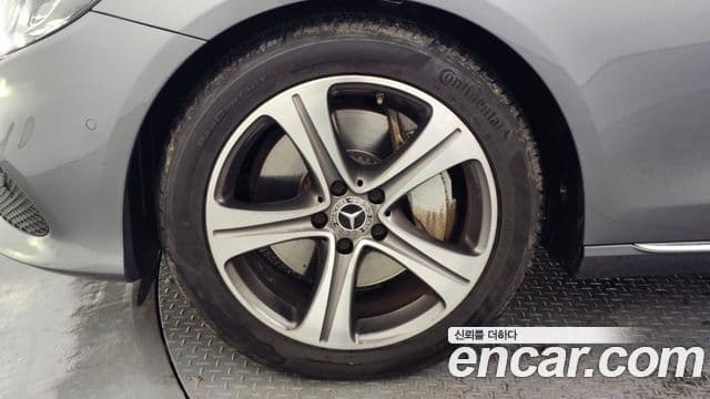 Mercedes-Benz E-Class 2018 — ფოტო 5/20