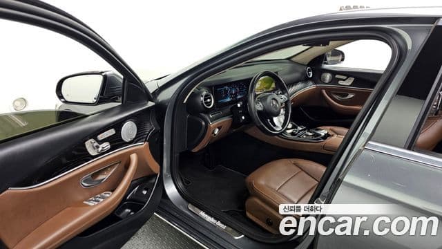 Mercedes-Benz E-Class 2018 — ფოტო 10/20
