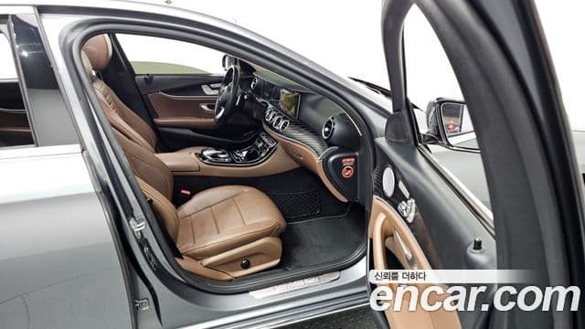Mercedes-Benz E-Class 2018 — ფოტო 11/20