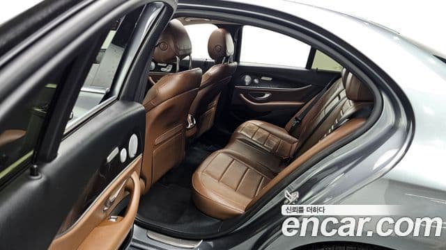 Mercedes-Benz E-Class 2018 — ფოტო 12/20