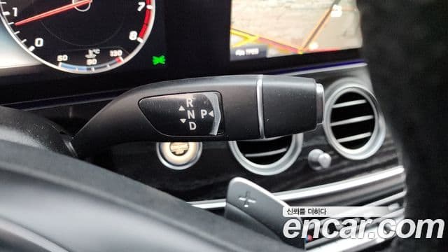 Mercedes-Benz E-Class 2018 — Şəkil 9/20