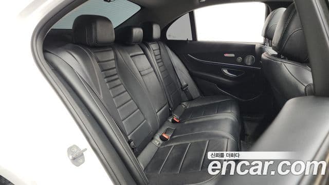 Mercedes-Benz E-Class 2018 — Şəkil 12/20