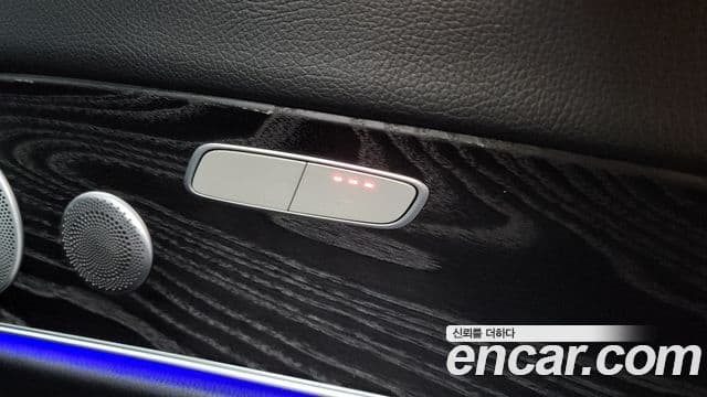 Mercedes-Benz E-Class 2018 — Şəkil 19/20