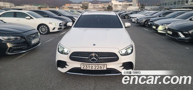 Mercedes-Benz E-Class 2023 — Photo 15/20