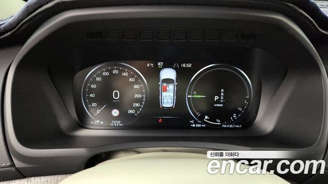 Volvo XC90 2022 — ფოტო 8/20