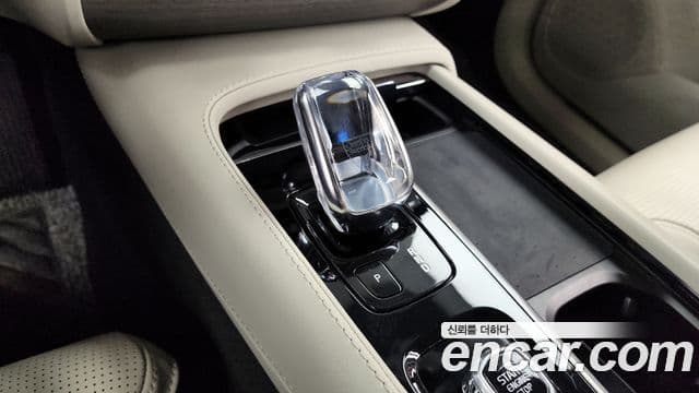Volvo XC90 2022 — ფოტო 9/20