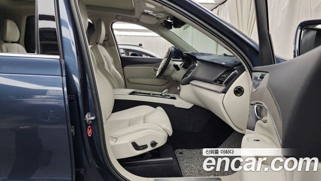 Volvo XC90 2022 — ფოტო 11/20