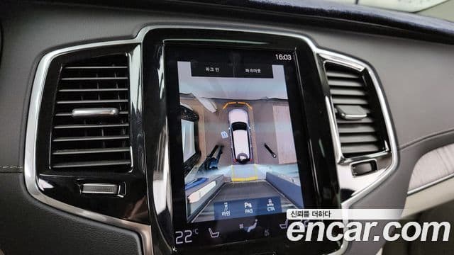 Volvo XC90 2022 — ფოტო 15/20