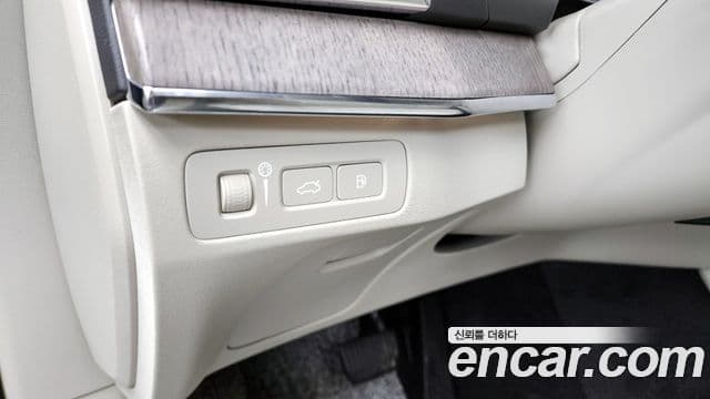 Volvo XC90 2022 — ფოტო 16/20