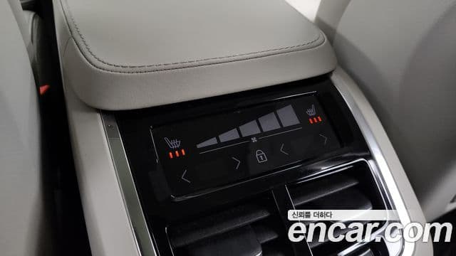 Volvo XC90 2022 — ფოტო 19/20