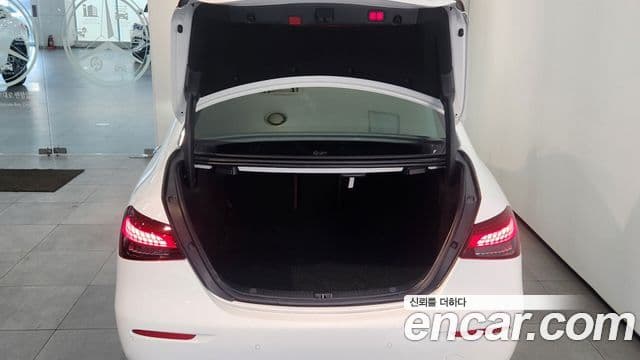 Mercedes-Benz E-Class 2022 — Şəkil 18/19