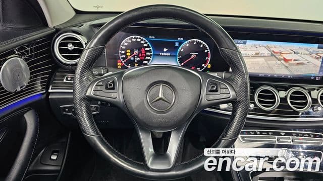 Mercedes-Benz E-Class 2018 — ფოტო 13/20