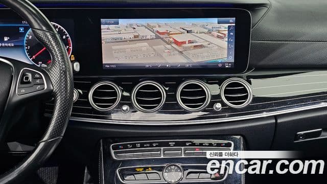 Mercedes-Benz E-Class 2018 — ფოტო 14/20