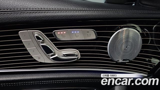 Mercedes-Benz E-Class 2018 — ფოტო 17/20
