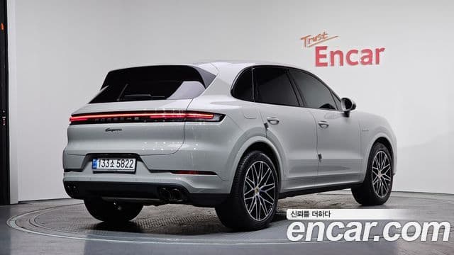 Porsche Cayenne 2024 — ფოტო 2/20