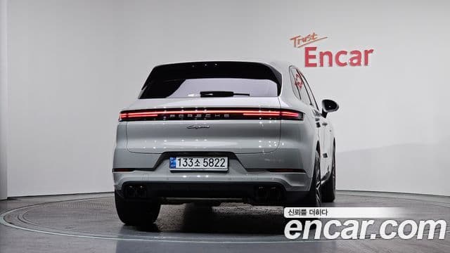 Porsche Cayenne 2024 — ფოტო 4/20