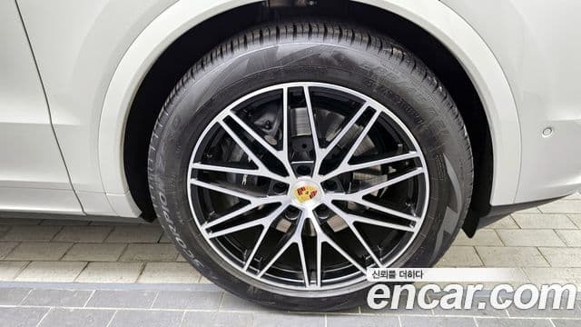 Porsche Cayenne 2024 — ფოტო 5/20