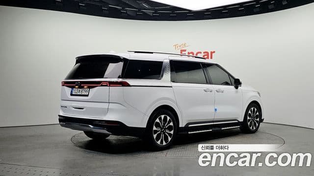 Kia Carnival 2021 — ფოტო 2/20