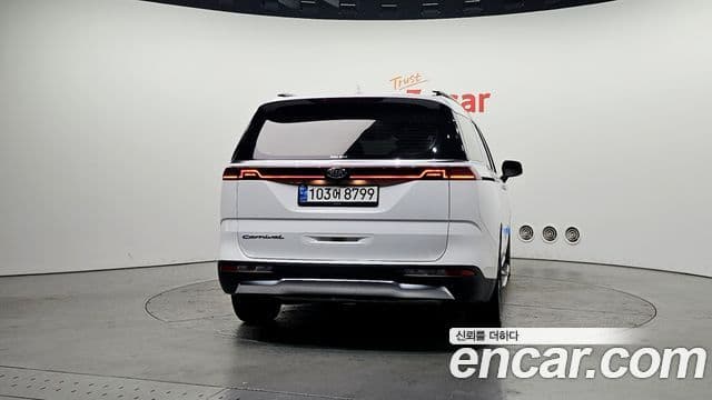 Kia Carnival 2021 — ფოტო 4/20
