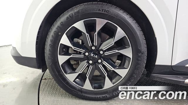 Kia Carnival 2021 — ფოტო 5/20