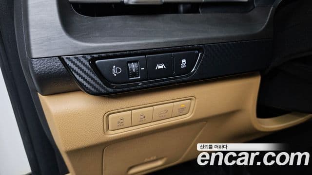 Kia Carnival 2021 — ფოტო 13/20