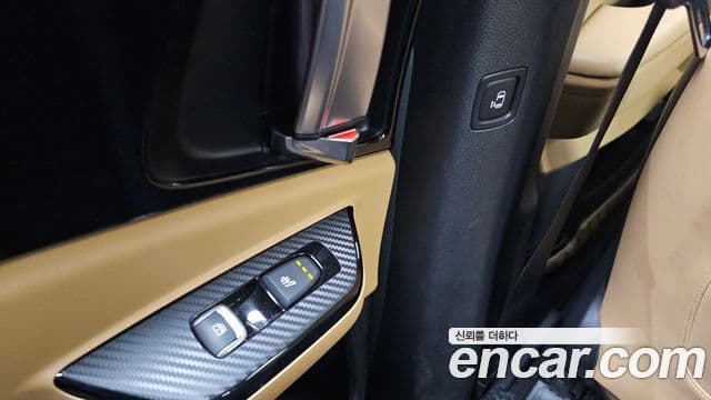 Kia Carnival 2021 — ფოტო 19/20