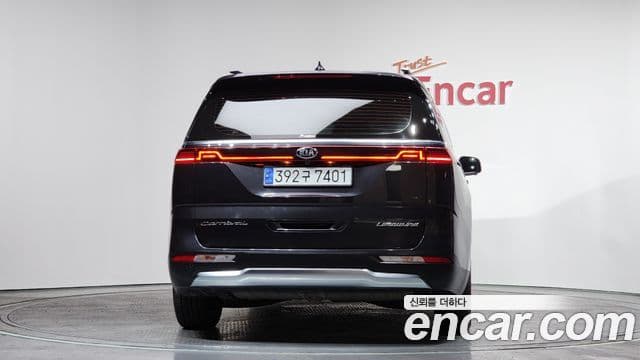 Kia Carnival 2021 — ფოტო 4/20