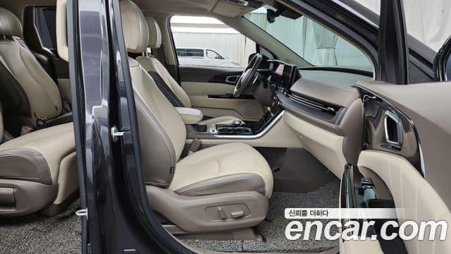 Kia Carnival 2021 — ფოტო 11/20