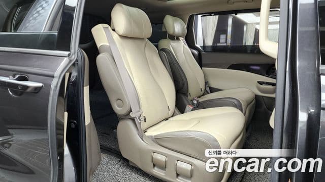 Kia Carnival 2021 — ფოტო 12/20